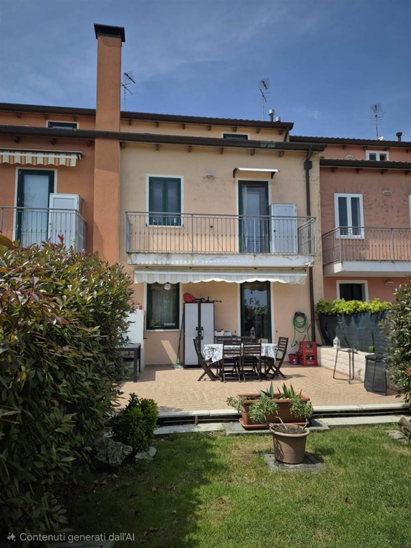 casa indipendente in vendita a Chioggia in zona Cà Lino