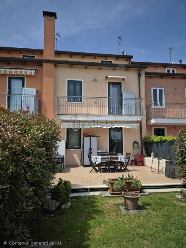 casa indipendente in vendita a Chioggia in zona Cà Lino