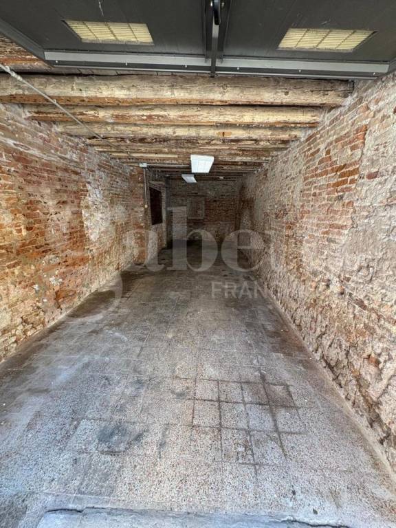 locale commerciale in vendita a Chioggia