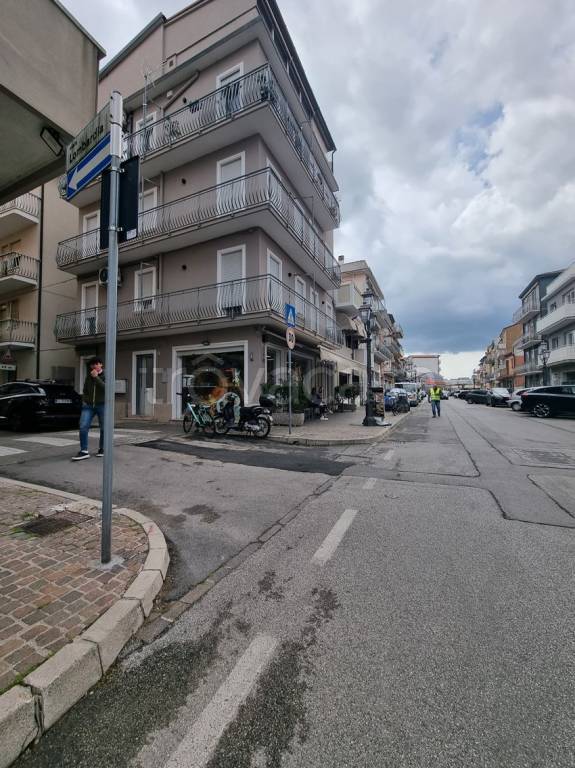 negozio in vendita a Chioggia in zona Sottomarina