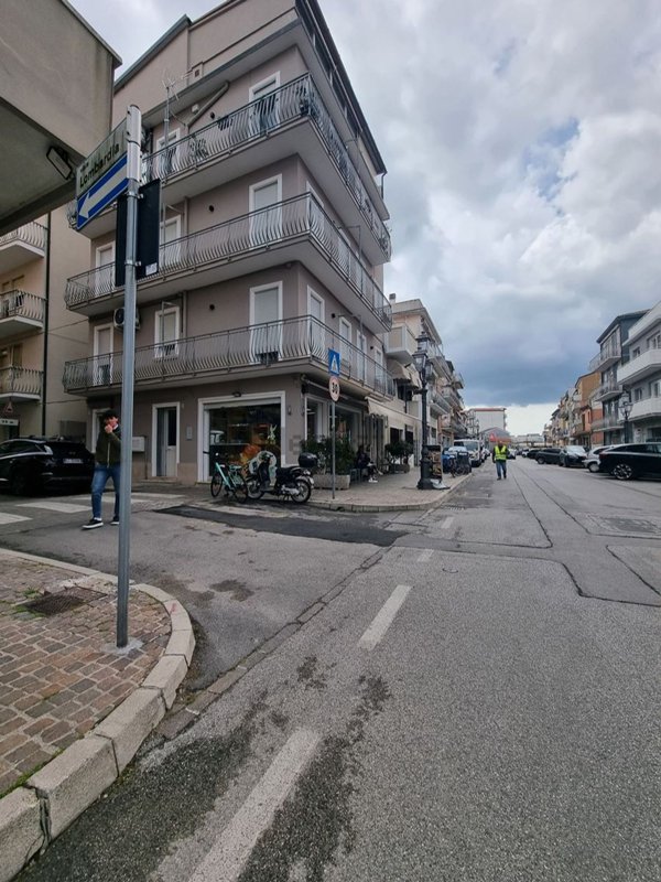 locale commerciale in vendita a Chioggia in zona Sottomarina