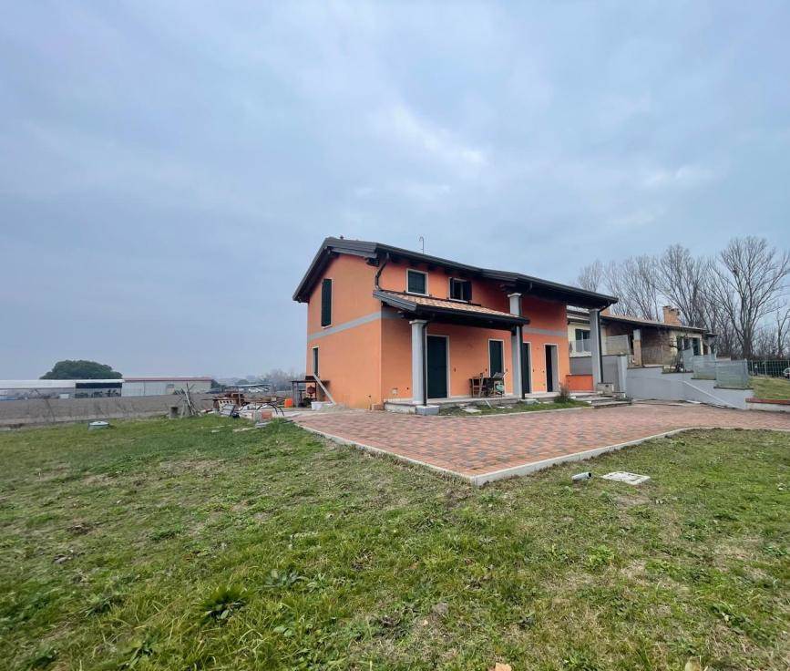 casa indipendente in vendita a Chioggia in zona Sottomarina