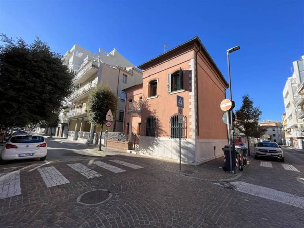 casa indipendente in vendita a Chioggia in zona Sottomarina