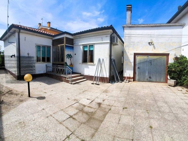 casa indipendente in vendita a Chioggia in zona Brondolo