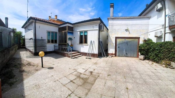 casa indipendente in vendita a Chioggia in zona Sottomarina