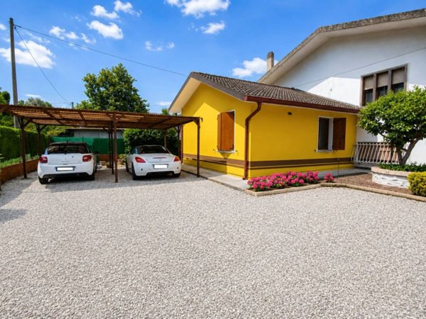 casa indipendente in vendita a Chioggia in zona Sant'Anna di Chioggia
