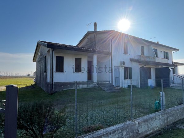 casa indipendente in vendita a Chioggia in zona Cavana