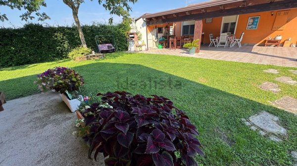 casa indipendente in vendita a Chioggia in zona Cà Lino