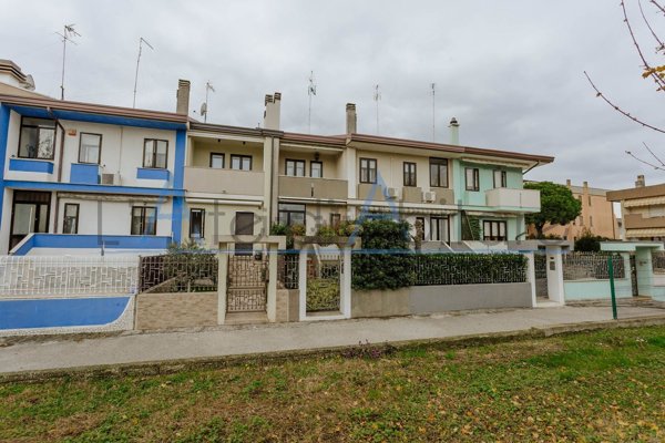 casa indipendente in vendita a Chioggia in zona Brondolo