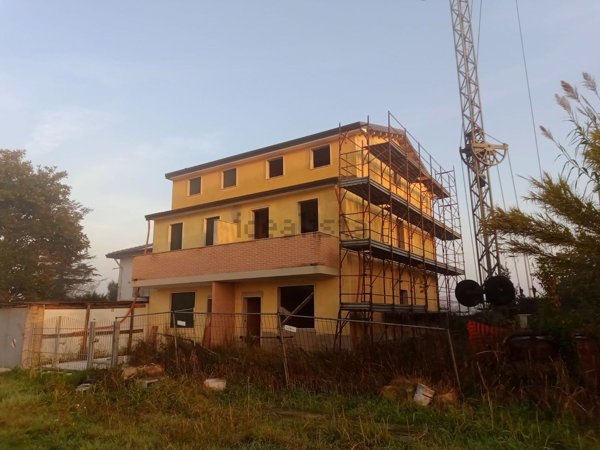casa indipendente in vendita a Chioggia in zona Cavana