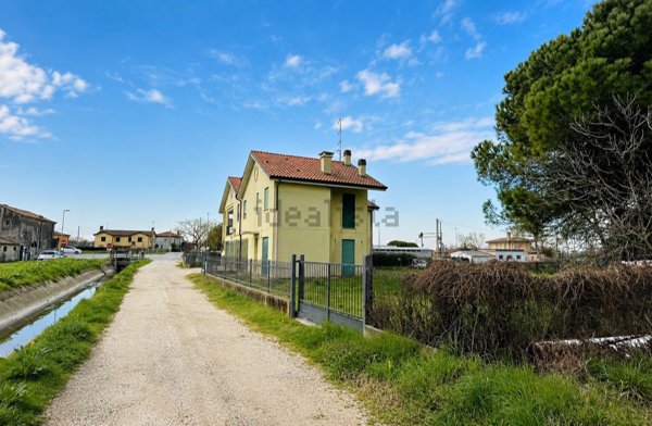 casa indipendente in vendita a Chioggia