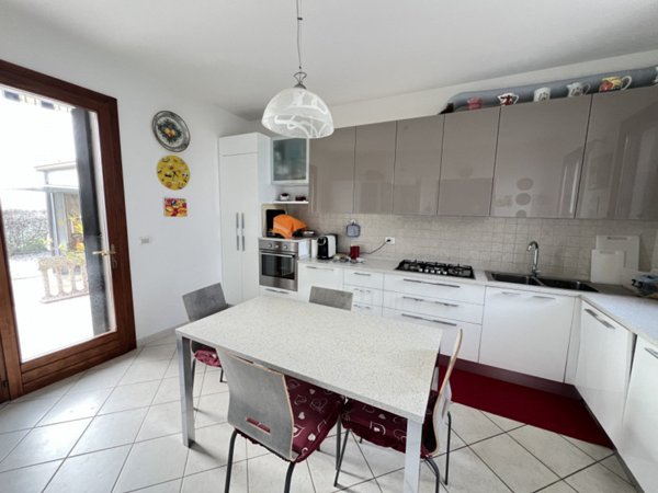 casa indipendente in vendita a Chioggia in zona Sottomarina