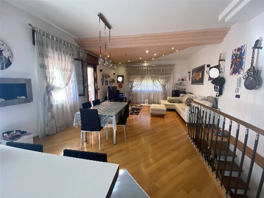casa indipendente in vendita a Chioggia in zona Sottomarina
