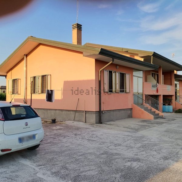 casa indipendente in vendita a Chioggia in zona Cà Lino