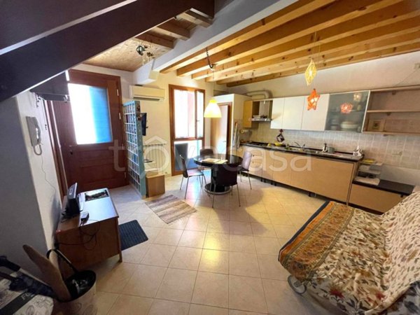 casa indipendente in vendita a Chioggia in zona Sottomarina