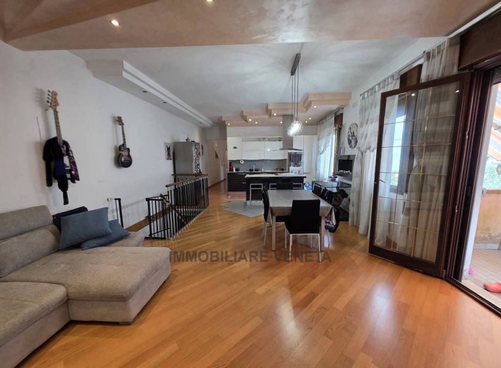 casa indipendente in vendita a Chioggia in zona Sottomarina