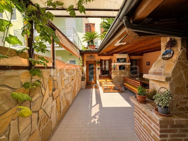 casa indipendente in vendita a Chioggia in zona Sottomarina
