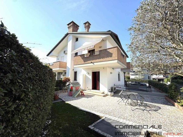 casa indipendente in vendita a Chioggia in zona Sottomarina