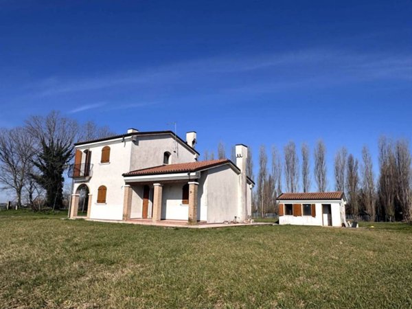 casa indipendente in vendita a Chioggia in zona Cà Lino