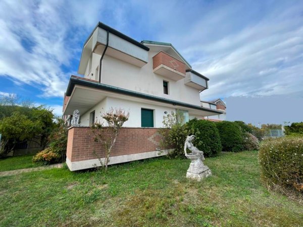 casa indipendente in vendita a Chioggia in zona Borgo San Giovanni