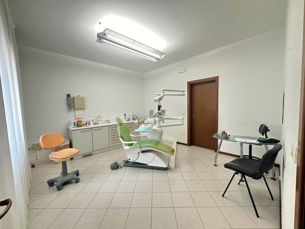 ufficio in vendita a Chioggia in zona Sottomarina