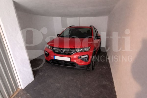 box auto in vendita a Chioggia in zona Sottomarina