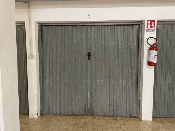box auto in vendita a Chioggia in zona Sottomarina