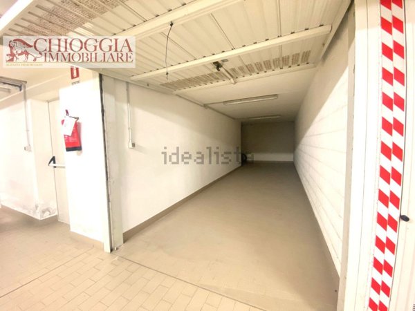 box auto in vendita a Chioggia in zona Sottomarina