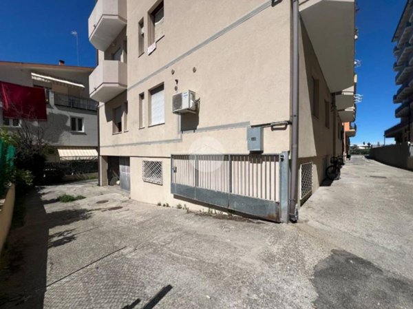 box auto in vendita a Chioggia in zona Sottomarina