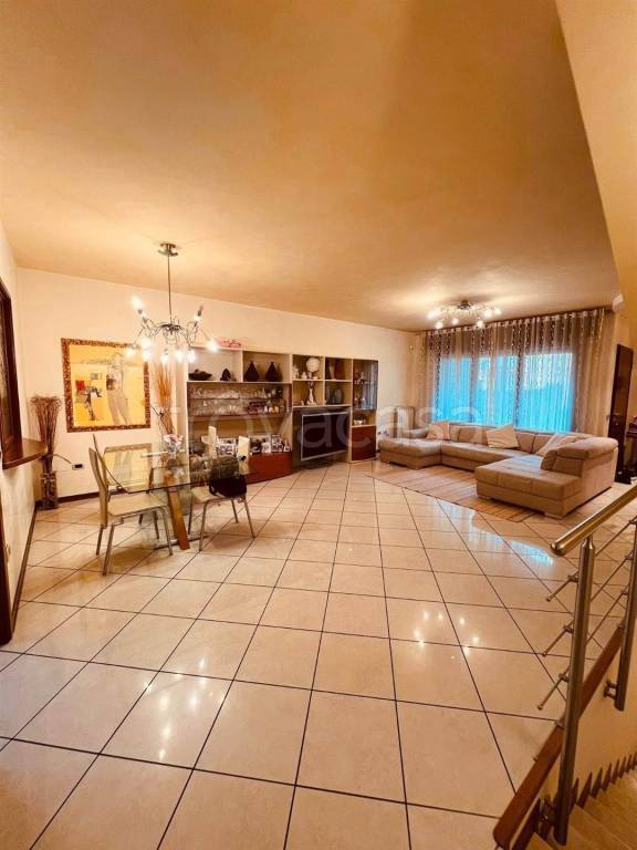casa indipendente in vendita a Chioggia in zona Sottomarina