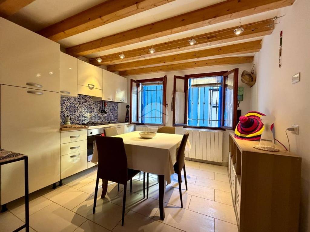 casa indipendente in vendita a Chioggia in zona Sottomarina