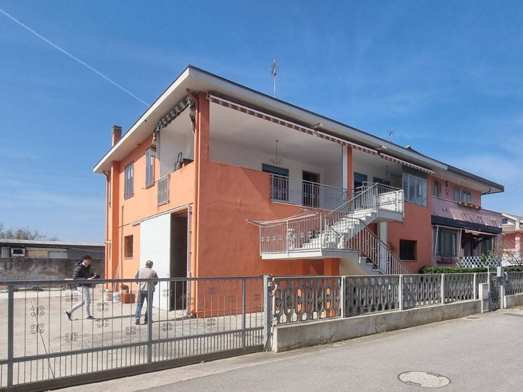 casa indipendente in vendita a Chioggia in zona Cà Lino