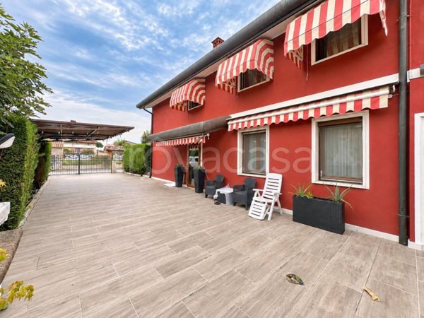 casa indipendente in vendita a Chioggia in zona Sottomarina