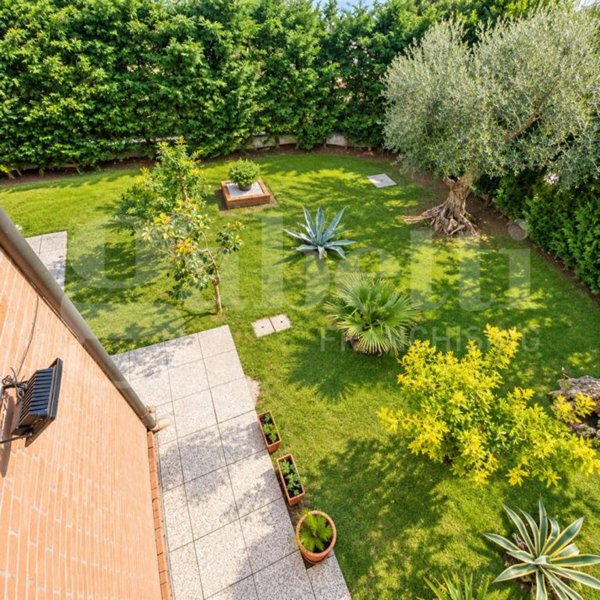 casa indipendente in vendita a Chioggia in zona Sottomarina