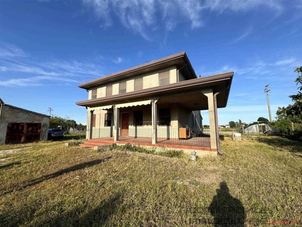 casa indipendente in vendita a Chioggia in zona Cavanella d'Adige