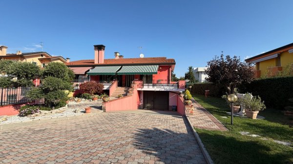 casa indipendente in vendita a Chioggia in zona Valli