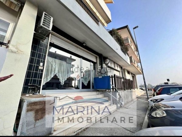 locale commerciale in vendita a Chioggia in zona Sottomarina