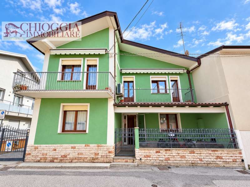 casa indipendente in vendita a Chioggia in zona Sottomarina