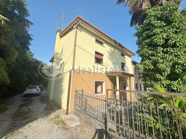 casa indipendente in vendita a Cinto Caomaggiore in zona Settimo