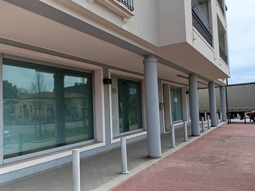 ufficio in vendita a Cinto Caomaggiore
