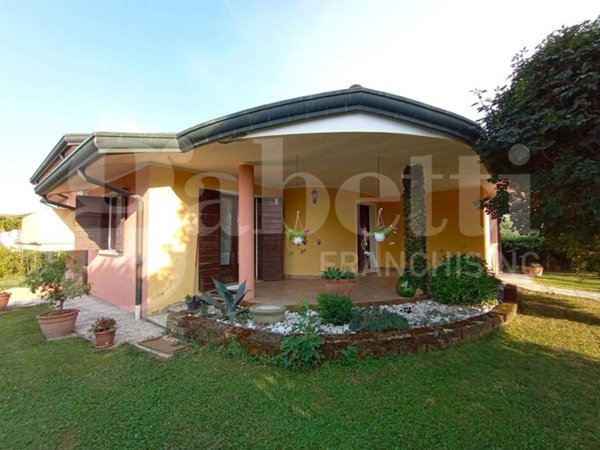 casa indipendente in vendita a Cona in zona Cantarana