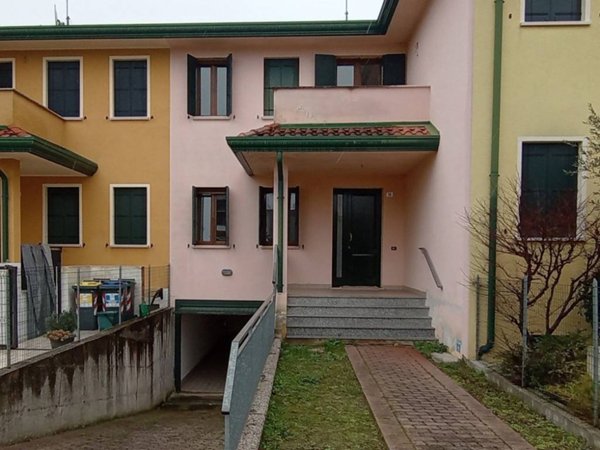 casa indipendente in vendita a Cona