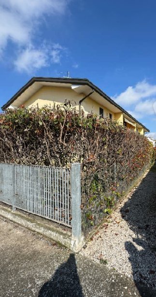 casa indipendente in vendita a Cona in zona Cantarana