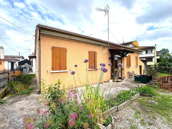 casa indipendente in vendita a Cona