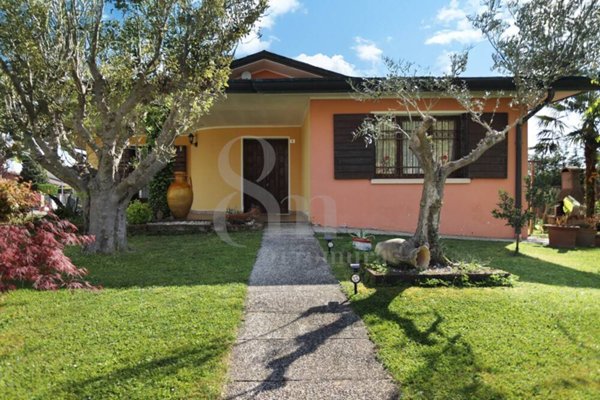 casa indipendente in vendita a Cona in zona Cantarana