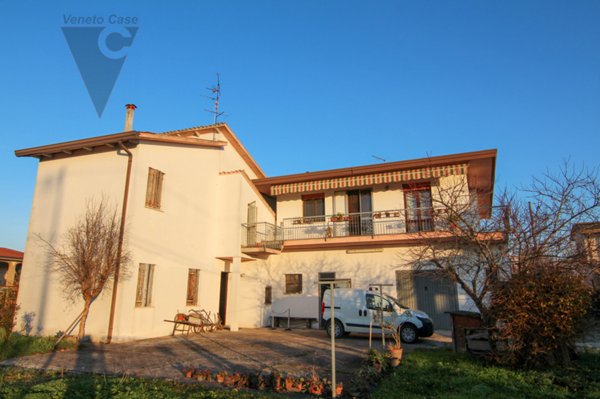 casa indipendente in vendita a Cona in zona Cantarana