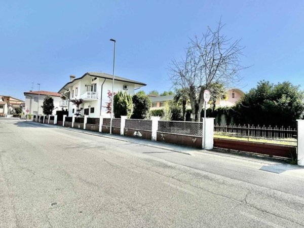 casa indipendente in vendita a Concordia Sagittaria