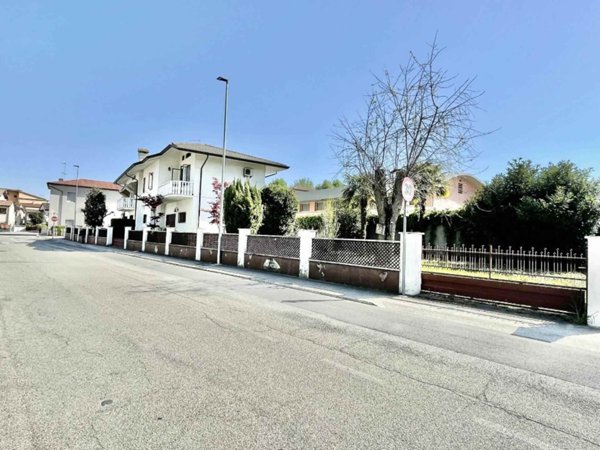 casa indipendente in vendita a Concordia Sagittaria
