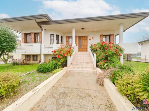 casa indipendente in vendita a Concordia Sagittaria in zona Teson