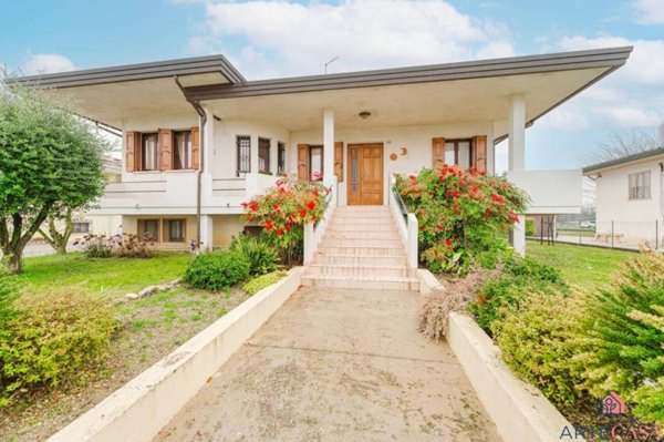 casa indipendente in vendita a Concordia Sagittaria in zona Teson